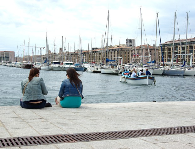 Bavardages au  Vieux Port